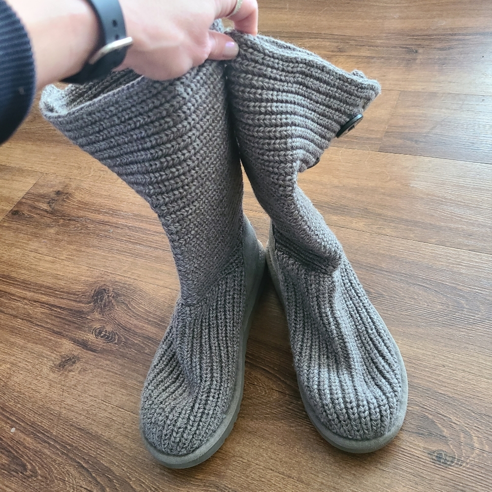 Youth Cardy Button Uggs